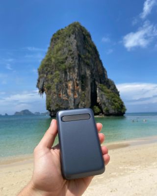 🌴 Nabíjet telefon přímo na slavné pláži Railay? Žádný problém! 🌞 S touhle chytrou powerbankou máš energii všude s sebou –...